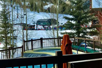 Image de Aspen Ski in - Ski out Resort. Around town transportation included.