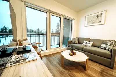 Image de The \"7\" - Modern Downtown Condo