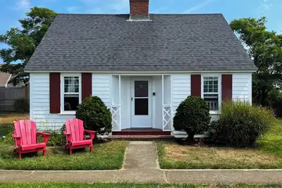 Image de Sweet 2bd Beach Point Cottage--Direct Beach Access, A/C, Patio & Outdoor Shower