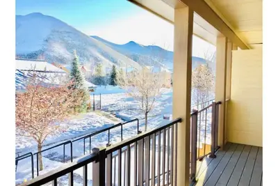 Image de Professionally designed mountain live\/work retreat. 3br\/2. 5ba w\/ attached garage