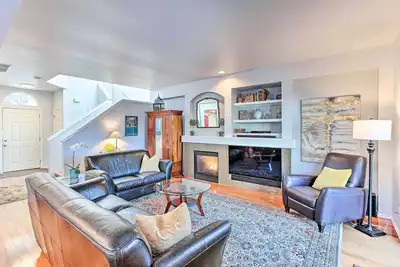 Image de Tacoma Home w/ Garden + Pond ~ 3 Mi to Beach!