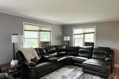 Image de 3 BedR Home close to WaterParks, Museums & Trails