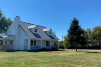 Image de Remodeled Farmhouse on 5 Acres just outside Nashville!