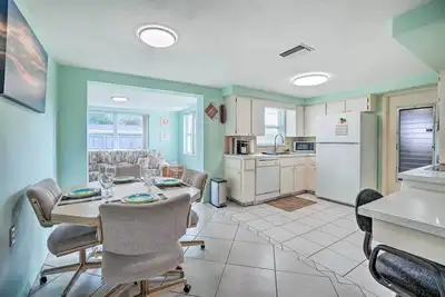 Image de Cozy Holiday Home w/ Yard ~ 5 Mi to Beach!
