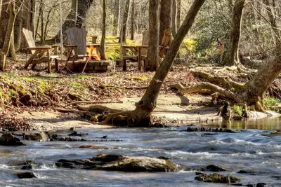 Image de Creekside comfort with a firepit and more! - Cozy Creek Cabin