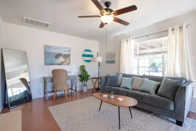 Image de 2br Entire Home|Private Yard |Fast WiFi |Near UofA