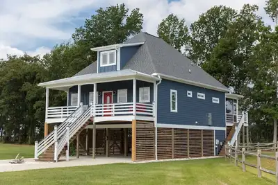 Image de Dockside - Picture Perfect Home - Gorgeous Views!