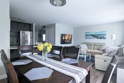 Image de Sophie's @ Sask w/ bsmnt suite - 4br/3. 5ba