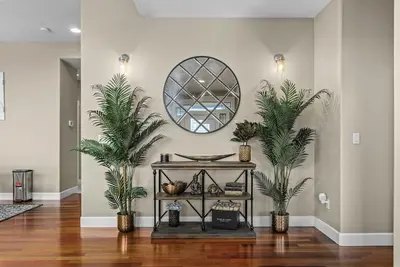 Image de Welcome to your new favorite spot! W\/ hot tub!