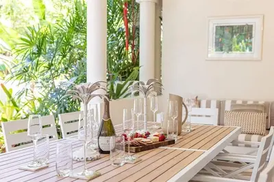 Image de Beautiful Villa only steps away from the iconic Four Mile Beach. Perfect for families!