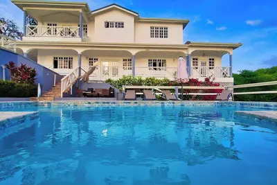 Image de Spacious Modern Villa. Tranquil, Private Pool, Ocean views & 6 mins to 2 beaches