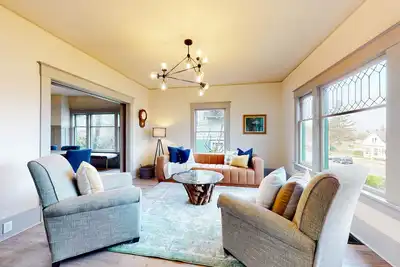 Image de Dog-friendly turn-of-the-century home in Old Town near the Bay