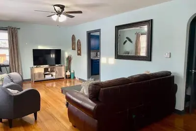 Image de Stylish Farmhouse Retreat|3Bedroom Rustic Elegance