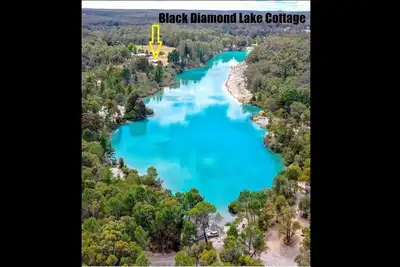 Image de Lakehouse with private lake access and beach