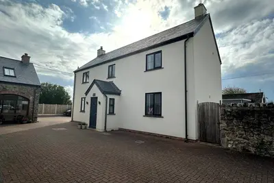 Image de 5* Whitebridge Cottage - short walk to Port Eynon beach and village amenities