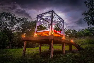 Image de Lake Front Glamping Suite with a Bush Bathtub