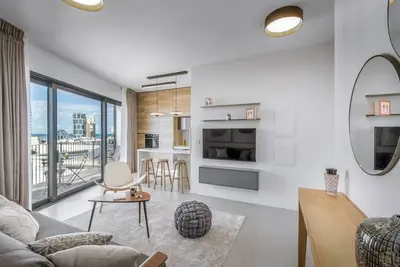High End & Design Apt with Balcony by FeelHome