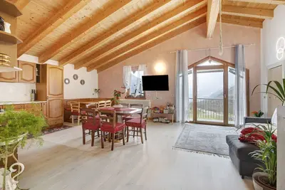 Image de Appartement \"Casa Sergio\" avec vue sur les montagnes, jardin privé et balcon.