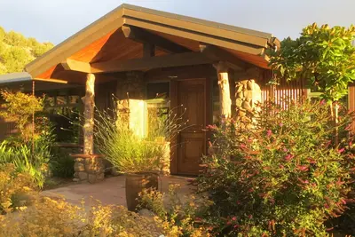 Image de Privacy, views, vineyard and creek.