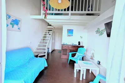 Image de Duplex ambiance bleu caraïbes avec vue sur Piscine et Marina