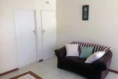 Image de 2 bed guesthouse in Mabelreign - 2012