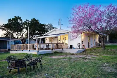 Image de Waterfront Cabin w Dock, Kayak, SUPs sleeps 7
