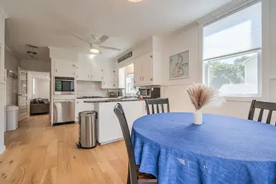 Image de 3 Bdrm Pettaquamscutt Home!