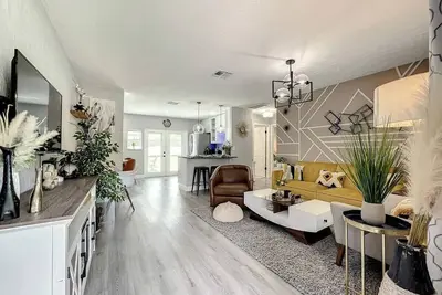 Image de 2 Homes- Heated Pool & Pickleball- The Dunedin Duo