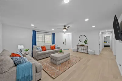 Image de Cozy house near Historic Downtown, highways & more