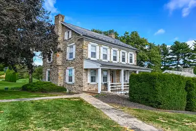 Image de Pre-Civil War Farmhouse / Personal Private Golf Course