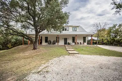 Image de Smoky Hill Ranch, 8 Acres, 2 Homes, Events, Sport Court, Fishing, & Fire Pits