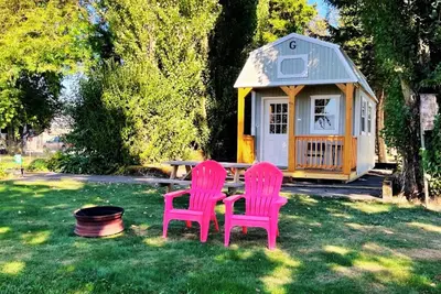 Image de Cozy. Quiet. Just Right -Glamp in Comfort