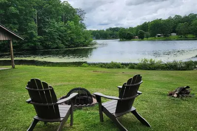 Image de Reel Simple Lakefront Cabin Close to Hiking Trails, The Caverns and Ohv Park!