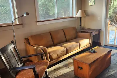 Image de Golden Cottage with access to Cities/Mountains/Lakes/Cafes!