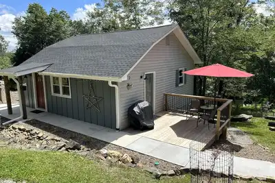 Image de Newly Remodeled Cozy Downtown Cottage