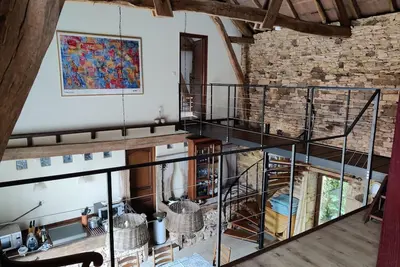 Image de Grange rénovée dans ferme de 1823. Jardin et piscine partagée.