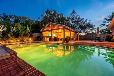 Image de ⚓Villa Bella! Amazing pool home min from downtown! ⚓