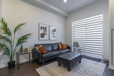 Image de Premium 1 Bed w/ Rental Car, WiFi, Netflix and Prime Included