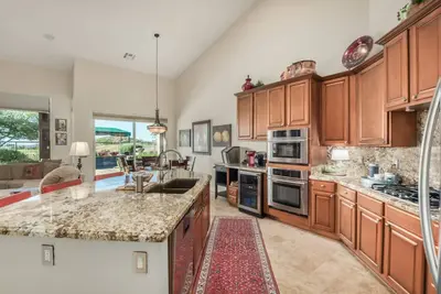 Image de Custom spacious home on 1 level