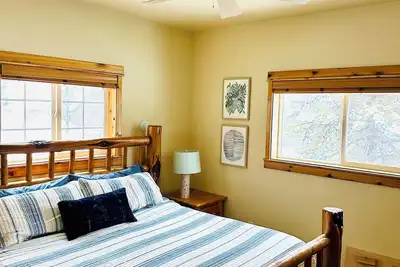 Image de Coveted location perfectly close to town, golf, lake & park with surplus parking