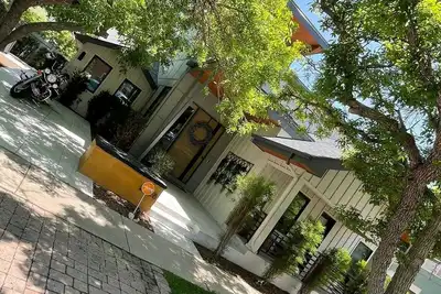 Image de Pearl Street out Your Front Door, Flatirons View, Luxury Home in Central Boulder