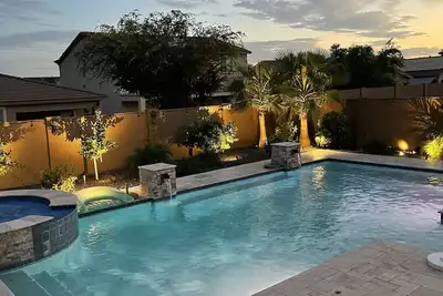 Image de Family sized home with gourmet kitchen and wonderful outdoor oasis!
