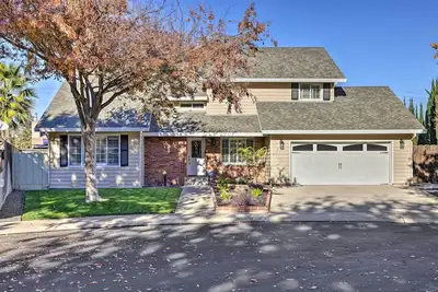 Image de Modesto Home w/ Deck - 2 Mi to Vintage Faire Mall