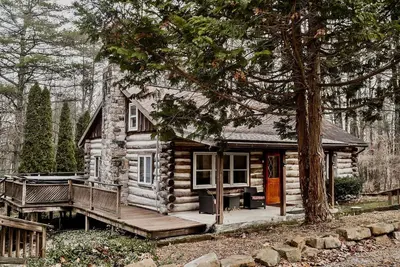 Image de Rustic Mountain Getaway w/ Pool + Hot Tub Near Penn's Creek