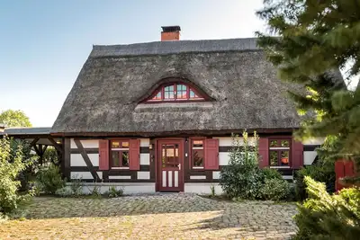 Image de Pommernhaus Seevogelhof in Rieth fireplace rowing boat - thatched half-timbered house,