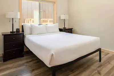 Image de Beautiful and Quiet Spot! 2 Gorgeous Rooms, Pets Allowed, Pool & Free Parking