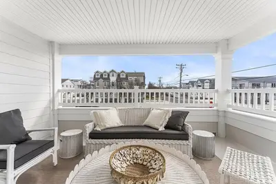 Image de Serene New (2023) townhome, with pool, 4 bed & 3. 5 bath!