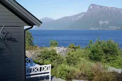 Image de Holiday home with view plot beyond Fjord and mountains.