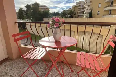 Image de Appartement 3 pièces, 6 couchages, parking, proche plage et commerces, Fréjus