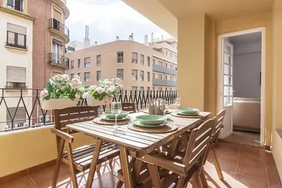 Image de Appartement Lumineux 3 Chambres avec Terrasse au Cœur de Málaga
